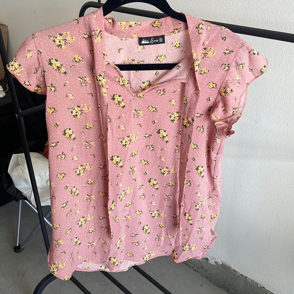 Women’s floral top